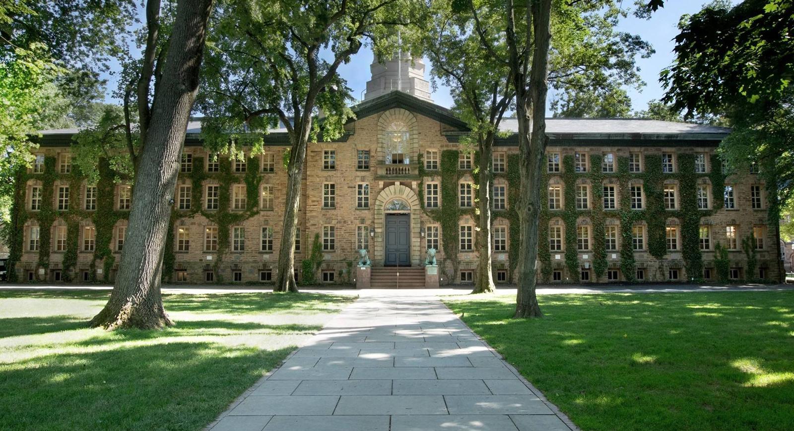 普林斯顿大学石砌建筑的照片. 